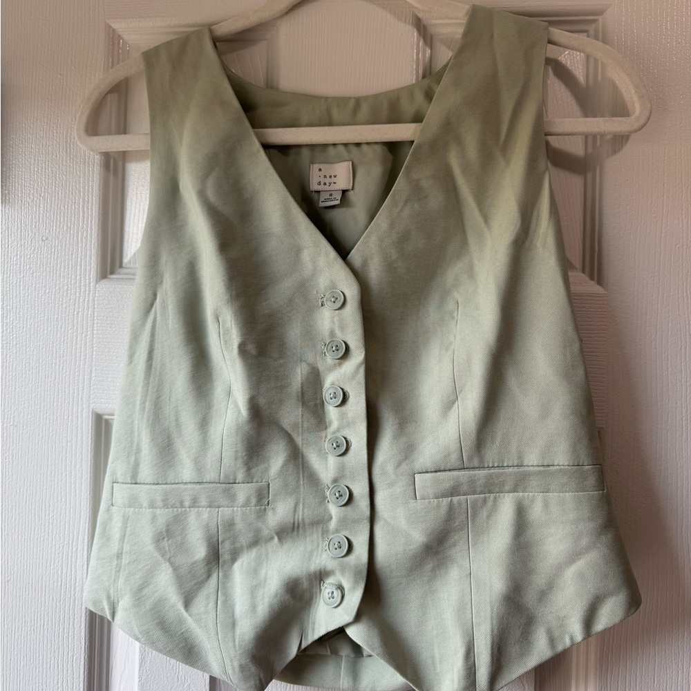 A New Day Green Sleeveless Button Down Vest